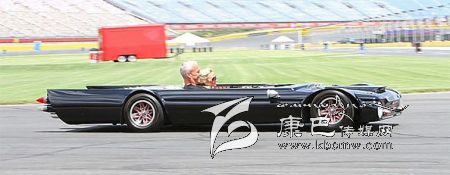 世界上最“扁”的汽車 躺著開(kāi),！