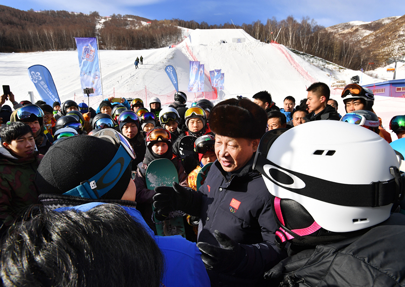 2017年1月23日,，習(xí)近平總書記在云頂滑雪場同正在集訓(xùn)的國家滑雪隊運動員及滑雪愛好者親切交談,。