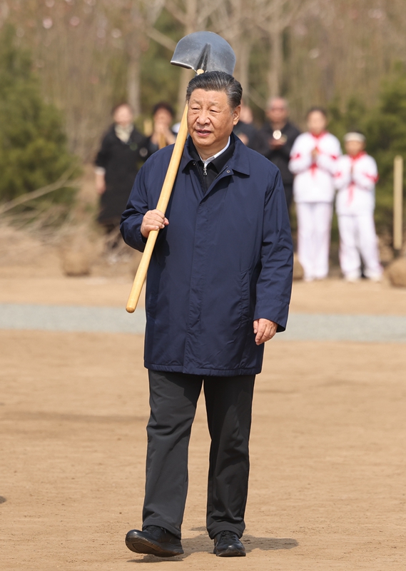 2024年4月3日,，習(xí)近平總書記來到北京市通州區(qū)潞城鎮(zhèn)參加首都義務(wù)植樹活動(dòng)。