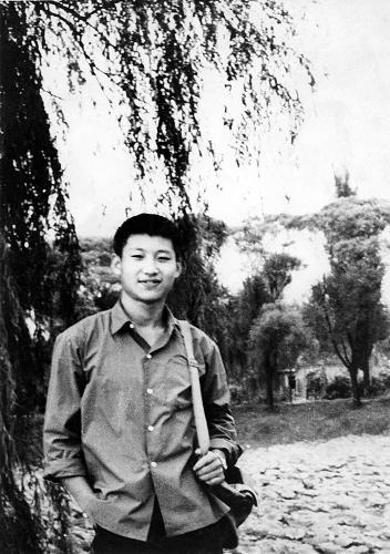 這是1972年,，插隊(duì)回京探親時(shí)的習(xí)近平。