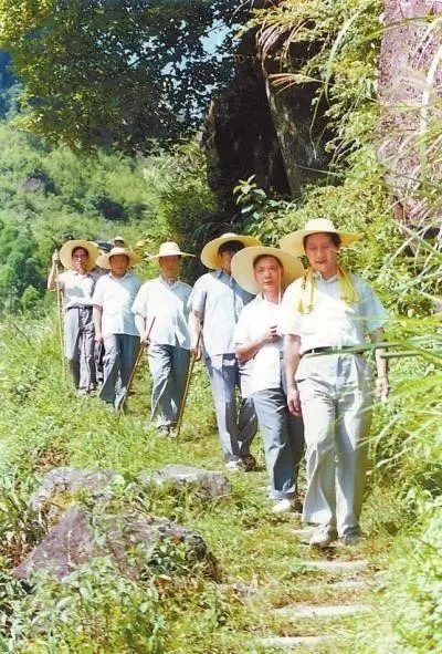 1989年7月,，習(xí)近平在壽寧縣山村,。