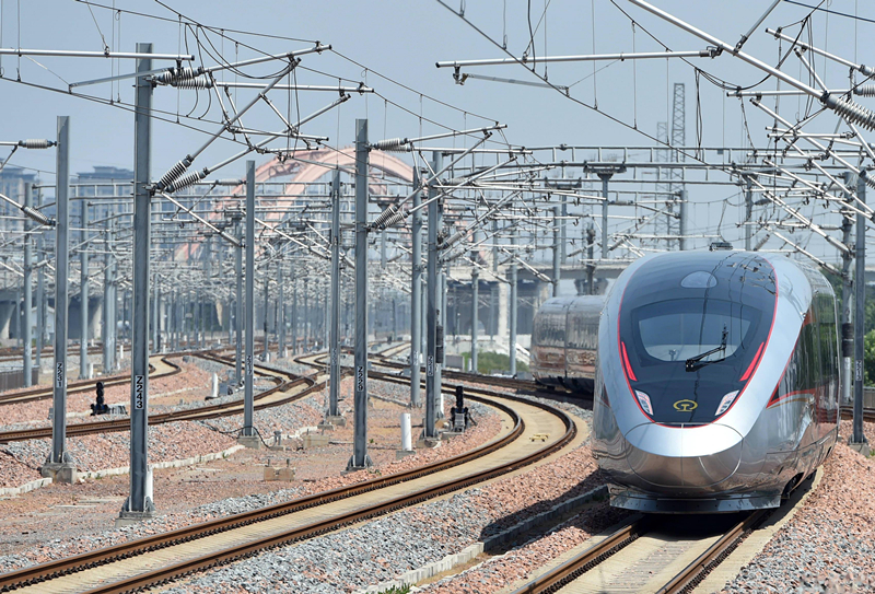 2022年6月20日，濟(jì)鄭高鐵鄭州首發(fā)G9206次列車駛出鄭州東站,。