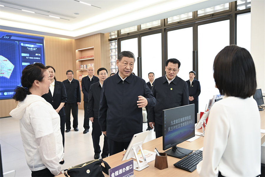 2024年4月22日至24日,，中共中央總書(shū)記,、國(guó)家主席,、中央軍委主席習(xí)近平在重慶考察。這是22日下午,，習(xí)近平在九龍坡區(qū)謝家灣街道民主村社區(qū)考察。新華社記者 謝環(huán)馳 攝