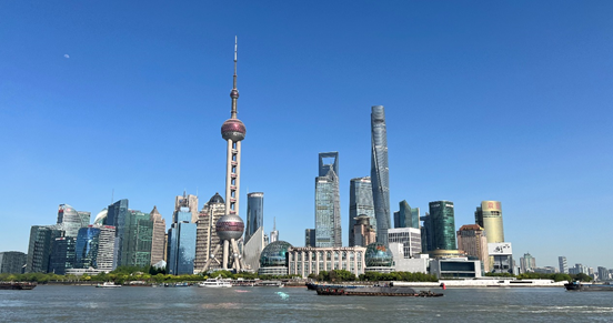 沿蘇州河遠眺陸家嘴城市建筑群,。人民網(wǎng) 馬作鵬 攝